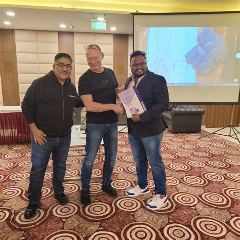 Photo Gallery | JANOS MAKO | Dec 2022/003 | NEO Smile