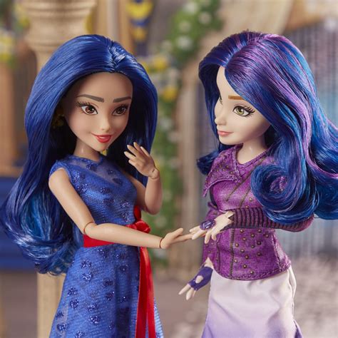 Pin by Hana Sampson on Disney Merchandise | Disney descendants dolls ...