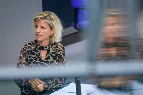 Daniela Ludwigs gefährliches Spiel mit dem THC-Gehalt - Hanfpolitik in ...