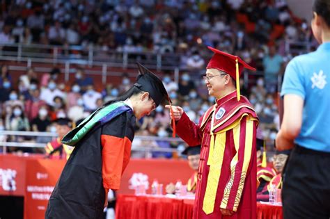 海南大学举行2021年毕业典礼暨学位授予仪式-新闻中心-南海网