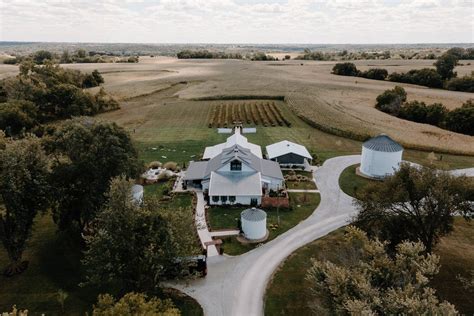Harpor's Vineyard - Winery Weddings - New Virginia, IA - WeddingWire