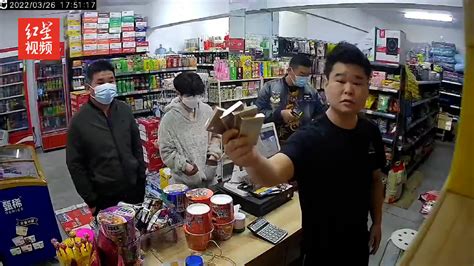 上海一超市开启无人售货模式 顾客无人逃单且帮忙开关门_凤凰网视频_凤凰网