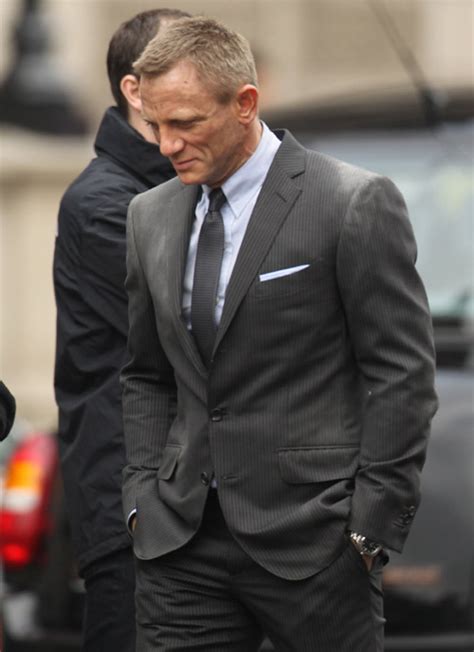 Hollywood Celebrities Before & After Wearing Wigs