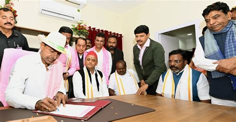 BRS debuts in Delhi: KCR inaugurates national office; former UP CM ...