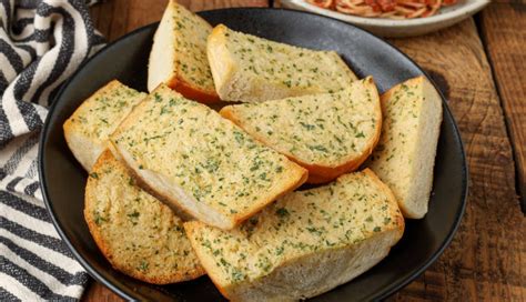Garlic Herb Bread Recipe - lifeberrys.com