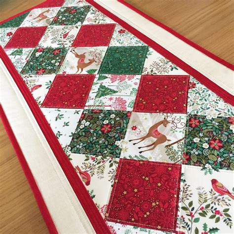 Christmas Quilted Table Runner Green Holly Holiday Table A44