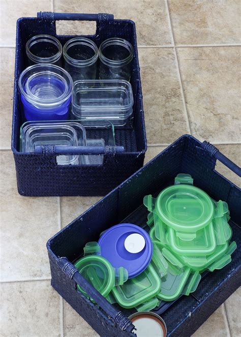 Organizing Food Storage Containers 的图像结果