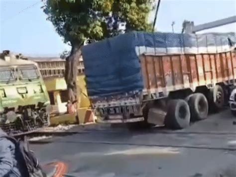 Jharkhand Train Truck Collision; Devghar Railway Crossing Accident