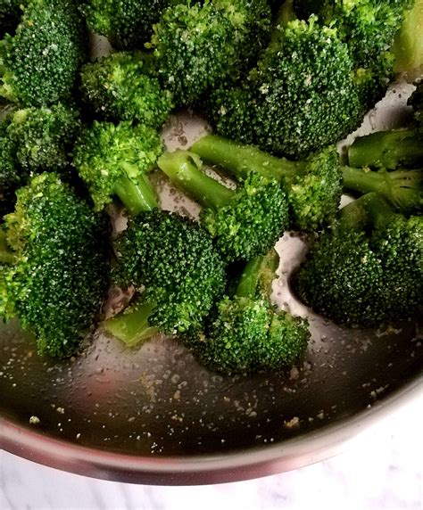 Garlic Butter Broccoli - Eats Delightful