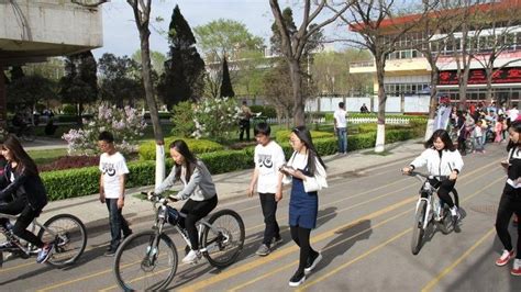 大学生校内骑车被严重警告处分 校方回应_凤凰网资讯_凤凰网