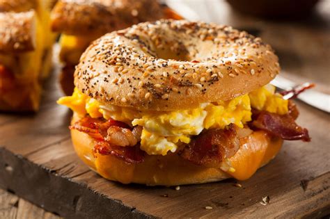Low Calorie Bagel Breakfast Sandwich - Lose Weight By Eating
