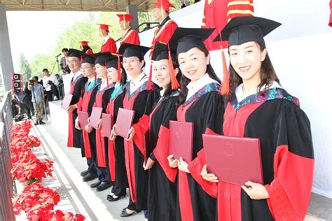 青海大学思政网我校隆重举行2018届毕业典礼暨学位授予仪式