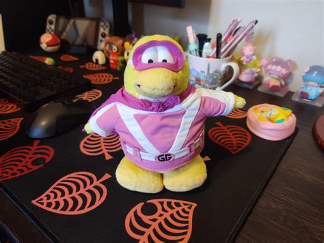 I found some penguins at the opshop ~ nostalgia unlocked : r/ClubPenguin