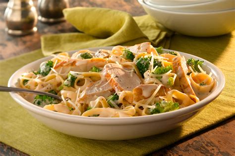 Chicken Fettuccine Alfredo With Broccoli