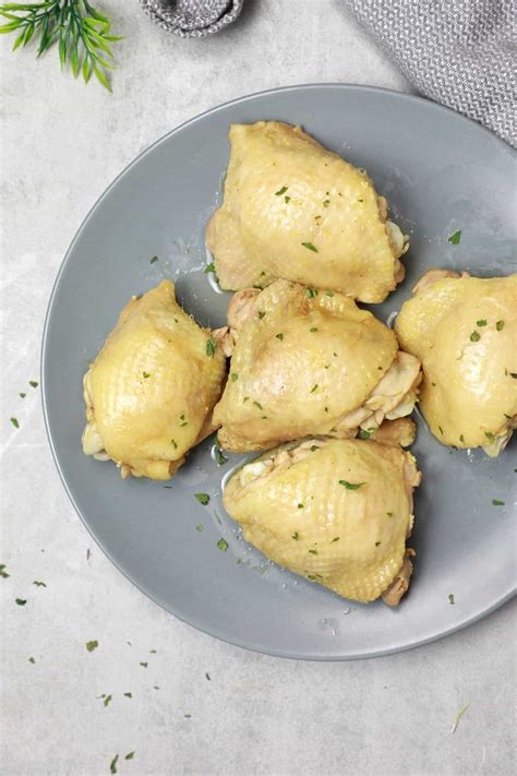 Boiled Chicken Thighs (How to Boil Chicken thighs) - Chicken Vibes