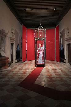 la moda vintage si mostra trame di moda donne e stile alla mostra cinema di la moda vintage si mostra trame di moda donne e stile alla mostra cinema di
