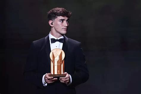 World Cup Best Young Player Trophy 的图像结果