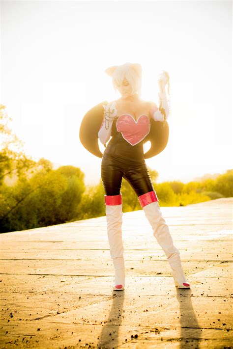Rouge the Bat cosplay by Violet--chan on DeviantArt