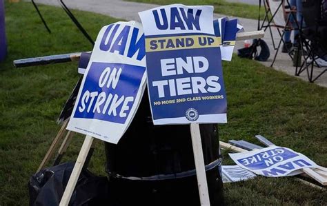Daimler's Detroit Axle plant near Detroit faces UAW strike vote