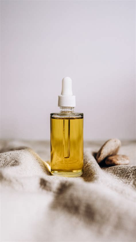 Serum or Moisturizer First? Learn the Right Order & How to Apply Serum ...