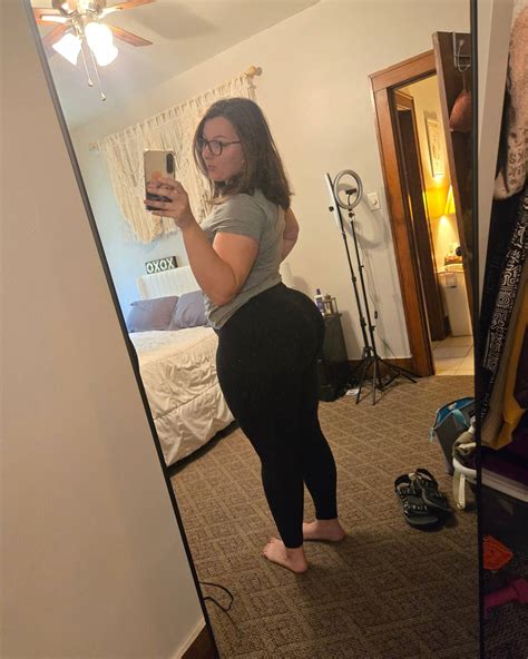 Courtney | Big mama 🥰 . . . . . . . . . #thick #curves #curves #explore #explorepage #glutes ...