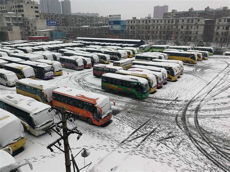 2018首雪|大雪封路，市区两大汽车站长途客车全部停运 全市各中小学校明天放假1天
