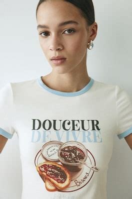 Fitted cotton T-shirt - Light beige/Douceur de Vivre - Ladies | H&M IN