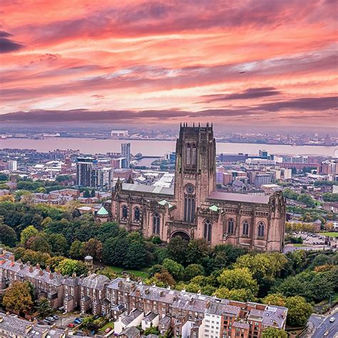 Un Paseo por Liverpool › Premier English School