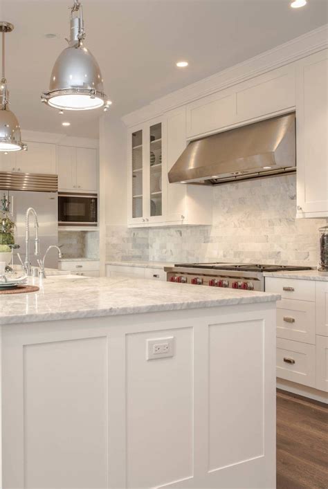 48 Backsplash Ideas For White Countertops and White Cabinets | White ...