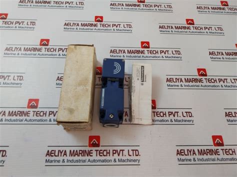 Telemecanique/Schneider Electric Xs7C4A1Mpp20 24-240V Inductive ...