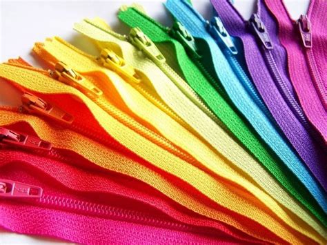 Plastic Zipper - Single Tape Plastic Zipper Trader - Wholesaler ...