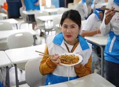 【普法强基在行动】勐腊法院：进校园向老挝留学生普法_澎湃号·政务_澎湃新闻-The Paper