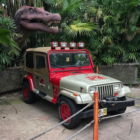 Pin by Bruno Gregorio on Jurassic | Jurassic park jeep, Jurassic park ...