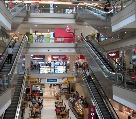 What are the images of DLF Summit Plaza