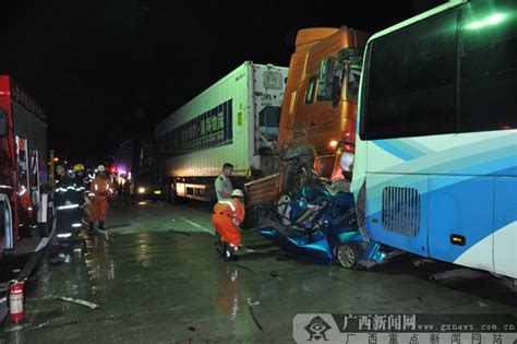 详讯：南梧高速路发生惨烈车祸 5车相撞6死29伤(组图)-搜狐滚动