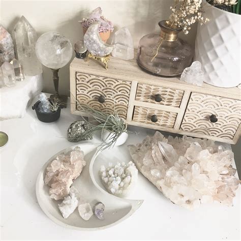 Crystal display | Crystal room decor, Crystal collection display ...