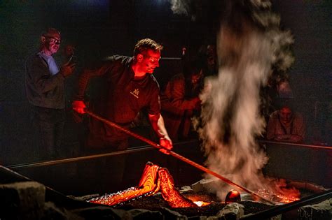 Hot lava is flowing in Reykjavík for the first time in 5000 years ...