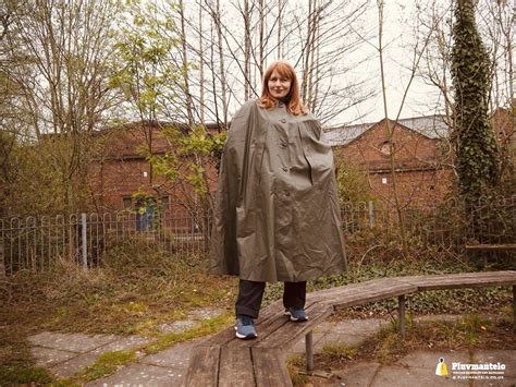 The return of the Klepper - Pluvmantelo: vintage, classic and modern rain capes and raincoats
