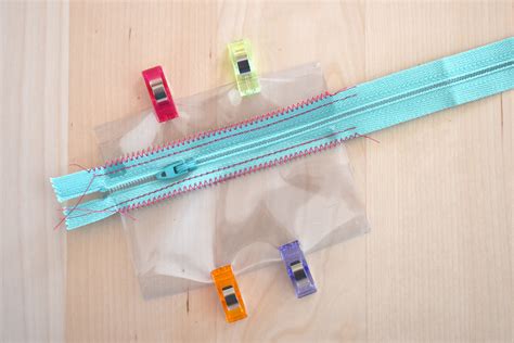 Clear Vinyl Zipper Pouch Tutorial 的图像结果