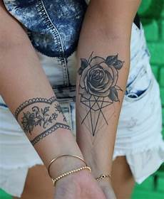 tatuaggi fiori braccia 1001 idee per tatuaggio braccio disegni da copiare tatuaggi fiori braccia 1001 idee per tatuaggio braccio disegni da copiare