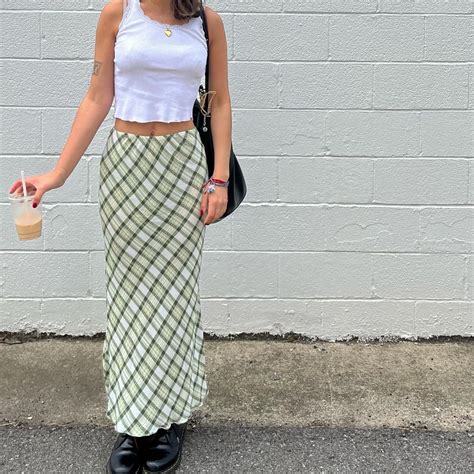 Green plaid maxi skirt outfit | Green maxi skirt outfit, Spring skirt ...