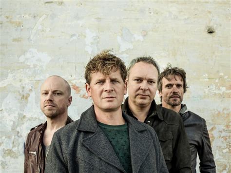 CLOSE YOUR EYES - Racoon - LETRAS.COM