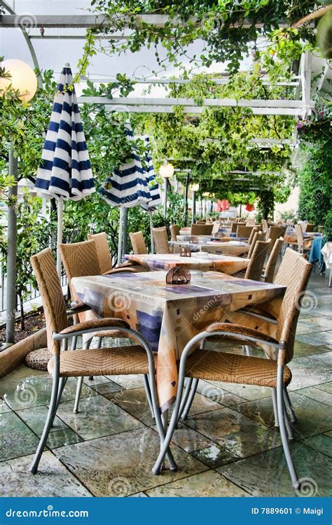 Restaurant Outside 的图像结果