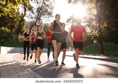 5 People Running 的图像结果