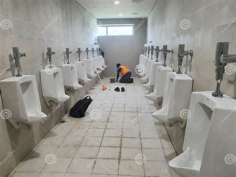 Construction Worker Using Restroom 的图像结果