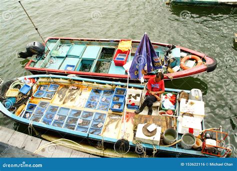 浮动海鲜市场在Sai Kung，香港 编辑类库存图片. 图片 包括有 新鲜, 香港, 小船, 龙虾, 塑料 - 98591689