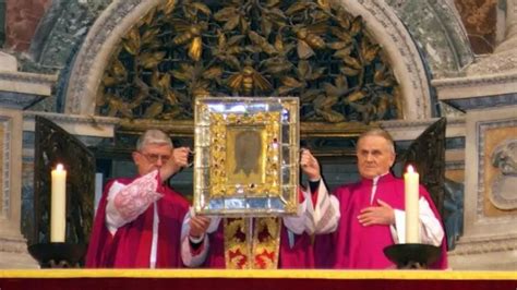 Véu da Verônica: Rara Exibição da 'Verdadeira Imagem' no Vaticano