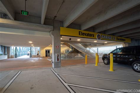 VIDEO - Drive through of the new Grapefruit Parking Garage at Disney ...