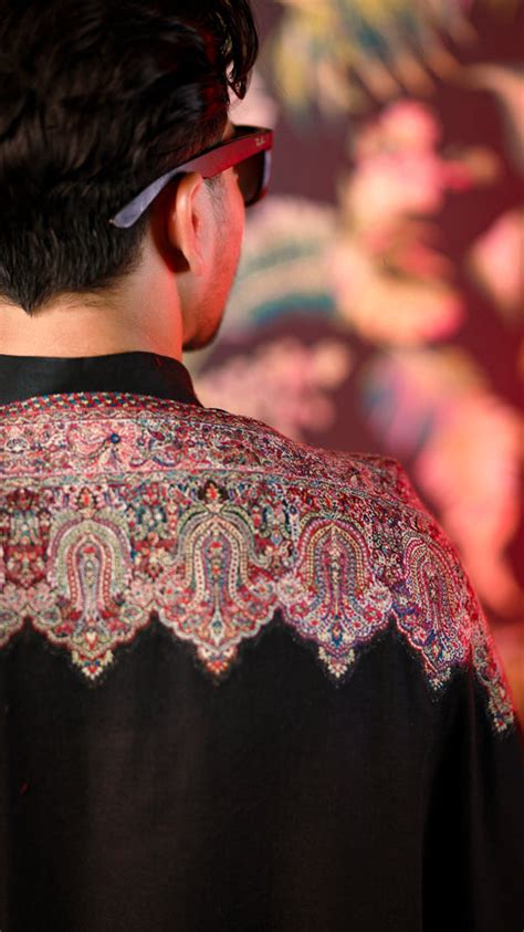 Kunj Border Kani Shawl For Men – The Shawl Studio