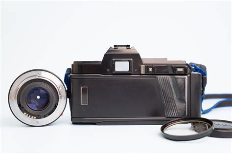 Minolta Maxxum 7000 35mm Film SLR Camera with Minolta Maxxum 50mm F/1.7 Fast Prime Lens — F Stop ...
